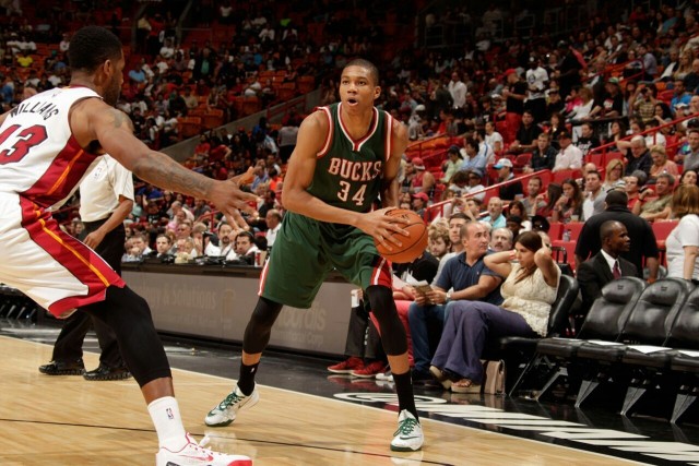 弗格34+10付豪18分 辽宁再胜新疆总比分2-0